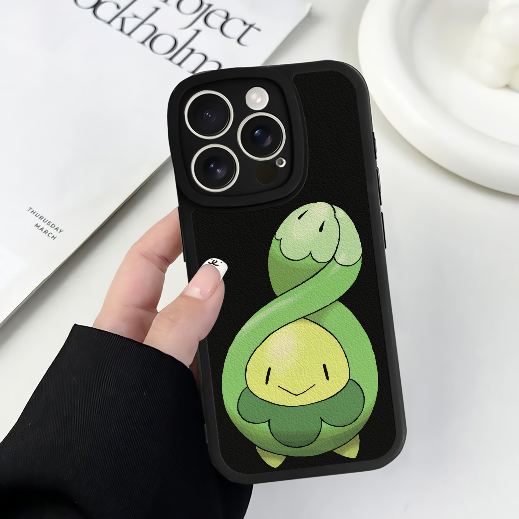 （画像用） ポケットモンスター Pokémon 【iPhone 16シリーズ対応】シリコンスマホケース（レザー調） 材質：シリコン